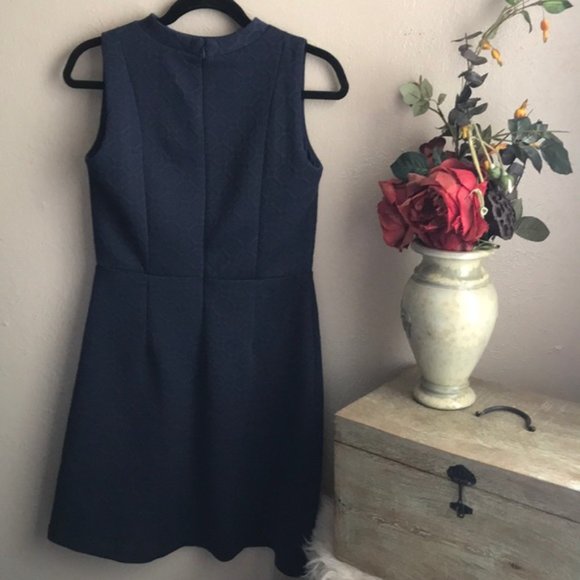 NWT LOFT Zipper Textured Dress Size 4 NAVY - Picture 2 of 7